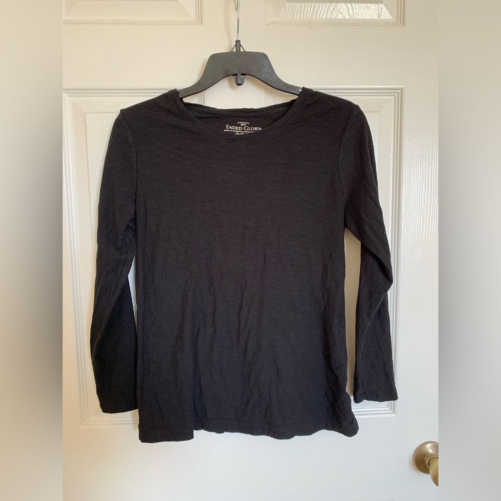 Women’s Black long sleeve shirt